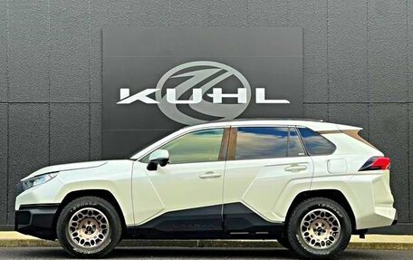 Toyota RAV4, 2022 год, 2 010 555 рублей, 2 фотография