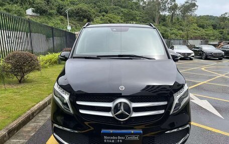 Mercedes-Benz V-Класс, 2022 год, 4 800 000 рублей, 2 фотография