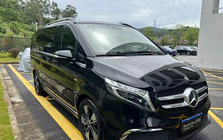 Mercedes-Benz V-Класс, 2022 год, 4 800 000 рублей, 3 фотография