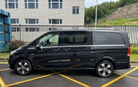 Mercedes-Benz V-Класс, 2022 год, 4 800 000 рублей, 4 фотография