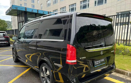 Mercedes-Benz V-Класс, 2022 год, 4 800 000 рублей, 5 фотография