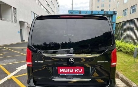 Mercedes-Benz V-Класс, 2022 год, 4 800 000 рублей, 6 фотография
