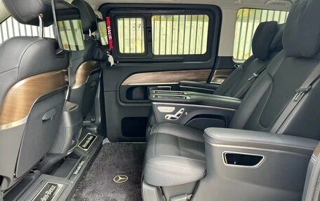 Mercedes-Benz V-Класс, 2022 год, 4 800 000 рублей, 10 фотография