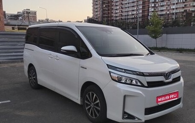 Toyota Voxy III, 2017 год, 2 000 000 рублей, 1 фотография