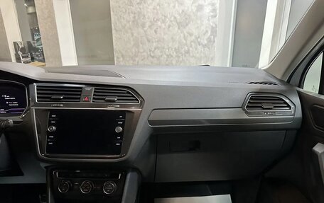Volkswagen Tiguan II, 2020 год, 2 695 000 рублей, 18 фотография