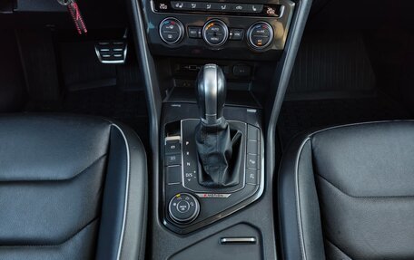 Volkswagen Tiguan II, 2018 год, 2 299 000 рублей, 16 фотография