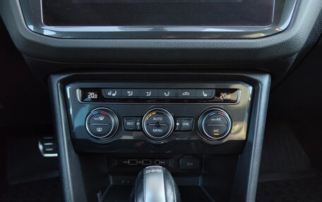 Volkswagen Tiguan II, 2018 год, 2 299 000 рублей, 12 фотография