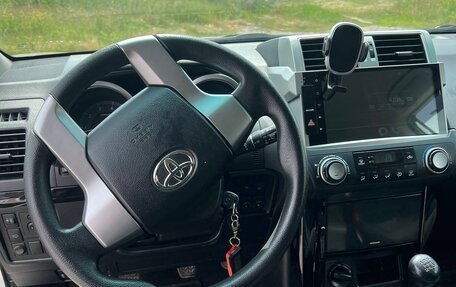 Toyota Land Cruiser Prado 150 рестайлинг 2, 2016 год, 3 100 000 рублей, 9 фотография