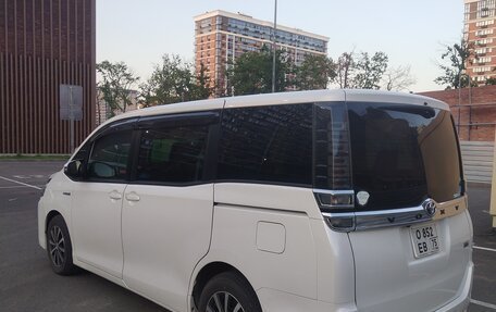 Toyota Voxy III, 2017 год, 2 000 000 рублей, 3 фотография