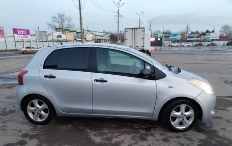Toyota Yaris III рестайлинг, 2008 год, 500 000 рублей, 2 фотография