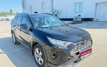 Toyota RAV4, 2021 год, 2 299 000 рублей, 2 фотография