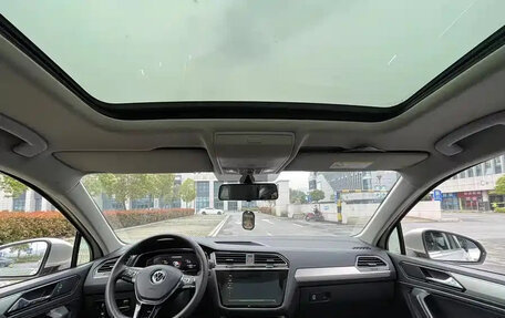 Volkswagen Tiguan II, 2021 год, 2 000 000 рублей, 13 фотография