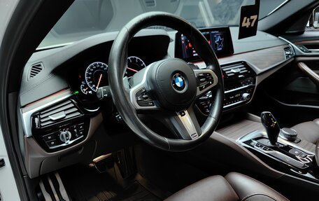 BMW 5 серия, 2019 год, 3 990 000 рублей, 15 фотография