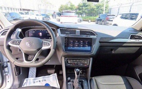 Volkswagen Tiguan II, 2022 год, 1 980 000 рублей, 9 фотография