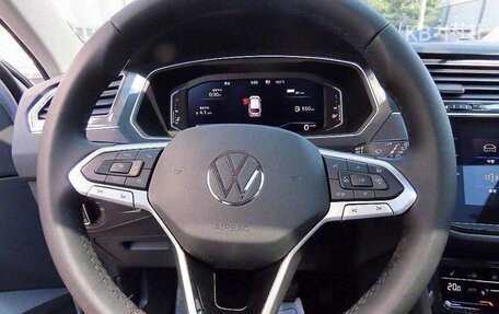 Volkswagen Tiguan II, 2022 год, 1 980 000 рублей, 8 фотография