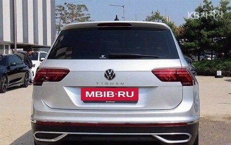 Volkswagen Tiguan II, 2022 год, 1 980 000 рублей, 4 фотография