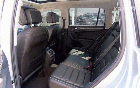 Volkswagen Tiguan II, 2022 год, 1 980 000 рублей, 10 фотография