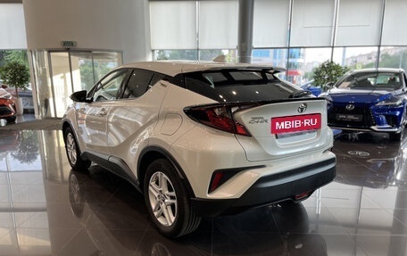 Toyota C-HR I рестайлинг, 2021 год, 2 848 000 рублей, 7 фотография