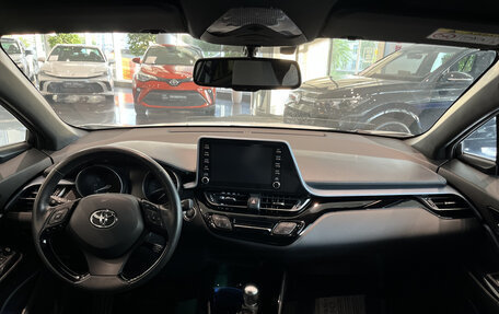 Toyota C-HR I рестайлинг, 2021 год, 2 848 000 рублей, 14 фотография