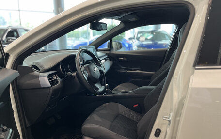 Toyota C-HR I рестайлинг, 2021 год, 2 848 000 рублей, 16 фотография
