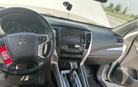Mitsubishi Pajero Sport III рестайлинг, 2018 год, 3 100 000 рублей, 10 фотография