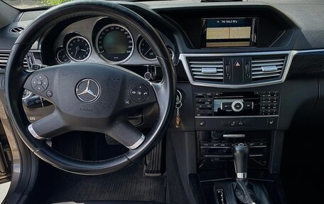 Mercedes-Benz E-Класс, 2011 год, 2 500 000 рублей, 6 фотография