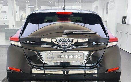 Nissan Leaf II, 2018 год, 1 529 000 рублей, 6 фотография