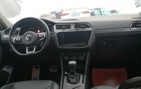 Volkswagen Tiguan II, 2021 год, 2 130 000 рублей, 3 фотография