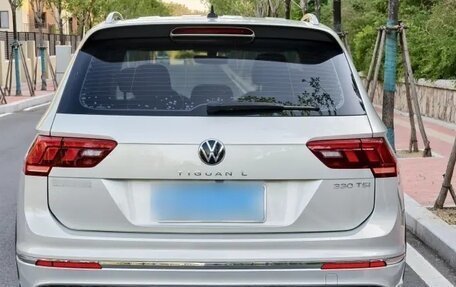 Volkswagen Tiguan II, 2021 год, 2 130 000 рублей, 2 фотография