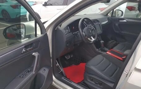 Volkswagen Tiguan II, 2021 год, 2 130 000 рублей, 11 фотография