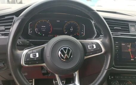 Volkswagen Tiguan II, 2021 год, 2 130 000 рублей, 15 фотография