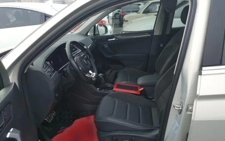 Volkswagen Tiguan II, 2021 год, 2 130 000 рублей, 16 фотография