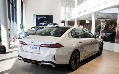 BMW 5 серия, 2024 год, 6 100 000 рублей, 3 фотография