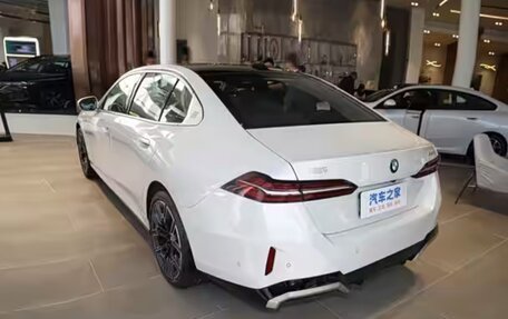 BMW 5 серия, 2024 год, 6 100 000 рублей, 4 фотография