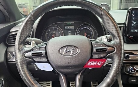 Hyundai Veloster II, 2021 год, 2 220 000 рублей, 13 фотография