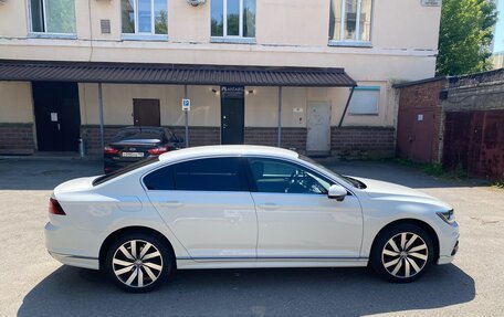 Volkswagen Passat B8 рестайлинг, 2017 год, 1 715 000 рублей, 3 фотография