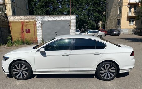 Volkswagen Passat B8 рестайлинг, 2017 год, 1 715 000 рублей, 6 фотография