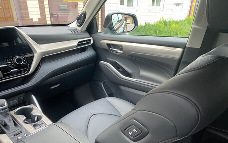 Toyota Highlander, 2025 год, 5 050 000 рублей, 8 фотография