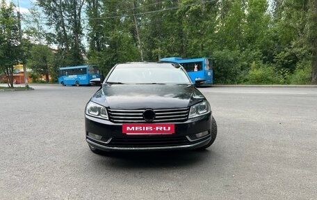 Volkswagen Passat B7, 2011 год, 640 000 рублей, 2 фотография