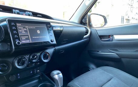 Toyota Hilux VIII, 2021 год, 5 200 000 рублей, 10 фотография