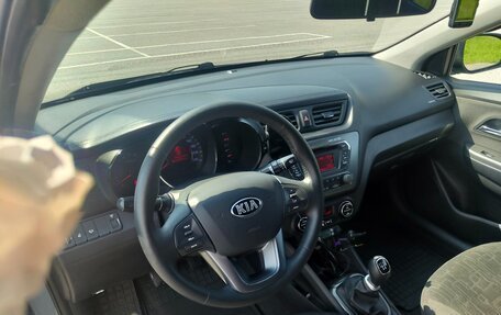 KIA Rio III рестайлинг, 2013 год, 6 фотография