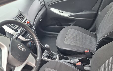 Hyundai Solaris II рестайлинг, 2013 год, 680 000 рублей, 1 фотография