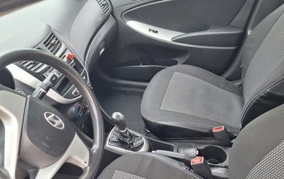 Hyundai Solaris II рестайлинг, 2013 год, 680 000 рублей, 1 фотография