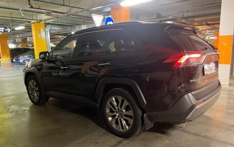 Toyota RAV4, 2022 год, 4 000 000 рублей, 3 фотография