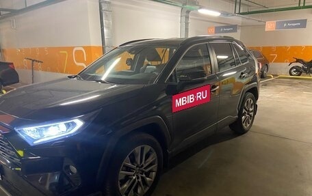 Toyota RAV4, 2022 год, 4 000 000 рублей, 2 фотография