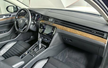 Volkswagen Passat B8 рестайлинг, 2018 год, 2 749 000 рублей, 13 фотография