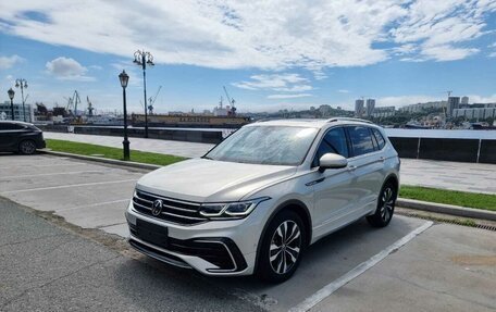 Volkswagen Tiguan II, 2021 год, 4 280 000 рублей, 1 фотография
