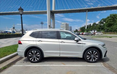 Volkswagen Tiguan II, 2021 год, 4 280 000 рублей, 4 фотография