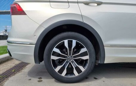Volkswagen Tiguan II, 2021 год, 4 280 000 рублей, 9 фотография
