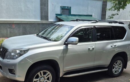 Toyota Land Cruiser Prado 150 рестайлинг 2, 2013 год, 3 000 000 рублей, 1 фотография
